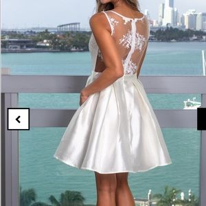 FORMAL DRESS FOR SALE -size medium- white